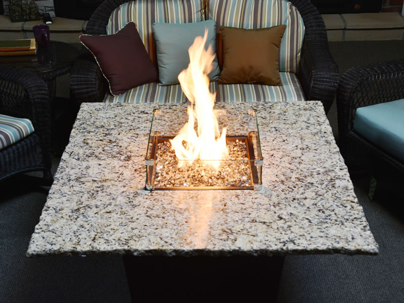 Fábrica y venta de chimeneas a gas natural rústicas y esquineras. Arreglos, mantenimiento y reparaciones en Bogotá, Colombia. Sortilegio Design Center SAS.