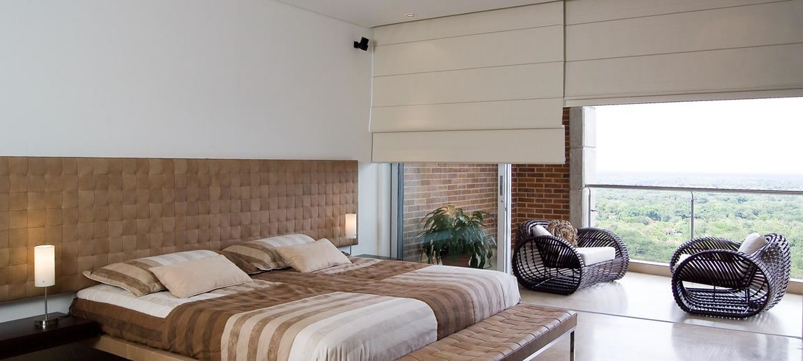Las Cortinas Romanas se destacan por la simplicidad de su diseño y su fácil manipulación.
