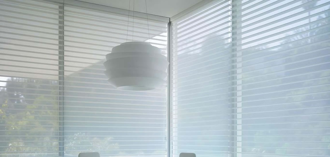 Combinan con cualquier estilo de decoración entregando a la vez transparencia y control de privacidad.