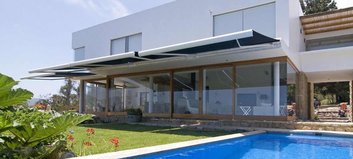 Son excelentes para el control de la luz solar en terrazas, jardines y ambientes abiertos.