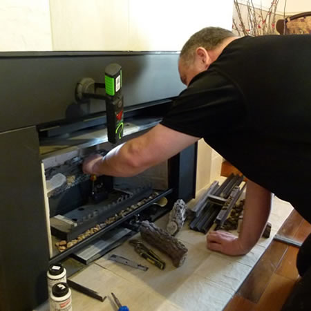 Mantenimiento, reparación y servicio técnico de chimeneas a gas natural en Bogotá, Colombia. Sortilegio Design Center SAS.